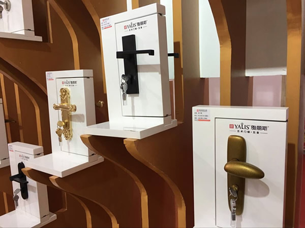 簡約新風尚匯聚于此--記2017北京國際門展首日