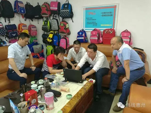 開學在即，你該給孩子買個德犬護脊減負健康書包了