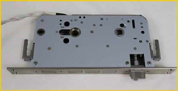 顏值超群，內在有料！行業權威媒體拆機測評KUB-KX9智能鎖!