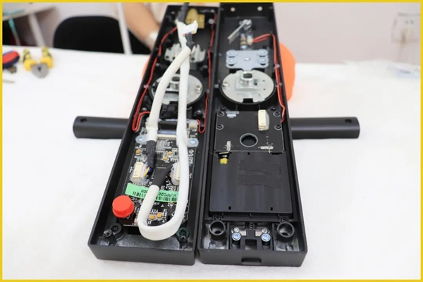 顏值超群，內在有料！行業權威媒體拆機測評KUB-KX9智能鎖!