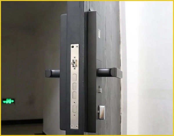 顏值超群，內在有料！行業權威媒體拆機測評KUB-KX9智能鎖!