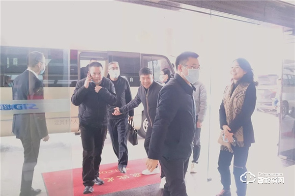 市委書記新年“三服務”首訪超人,勉勵企業堅定信心乘勢而上,搶機遇抓發展 市委書記新年“三服務”首訪超人,勉勵企業堅定信心乘勢而上,搶機遇抓發展