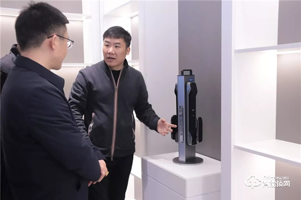 市委書記新年“三服務”首訪超人,勉勵企業堅定信心乘勢而上,搶機遇抓發展 市委書記新年“三服務”首訪超人,勉勵企業堅定信心乘勢而上,搶機遇抓發展