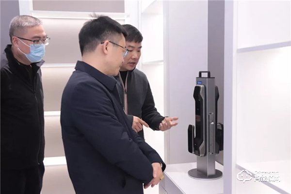 市委書記新年“三服務”首訪超人,勉勵企業堅定信心乘勢而上,搶機遇抓發展 市委書記新年“三服務”首訪超人,勉勵企業堅定信心乘勢而上,搶機遇抓發展