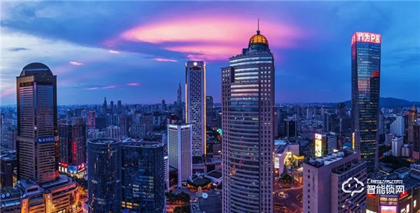 塑品牌 贏未來丨皇家金盾人臉鎖南京核心商圈戶外廣告上線