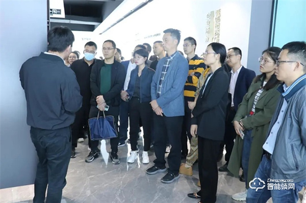 金華市委黨校中青年干部班學員到王力調研 金華市委黨校中青年干部班學員到王力調研