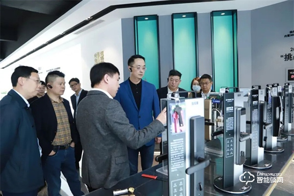 江西省都昌縣委書記邱艦帶隊考察王力