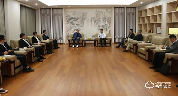 江西省都昌縣委書記邱艦帶隊考察王力