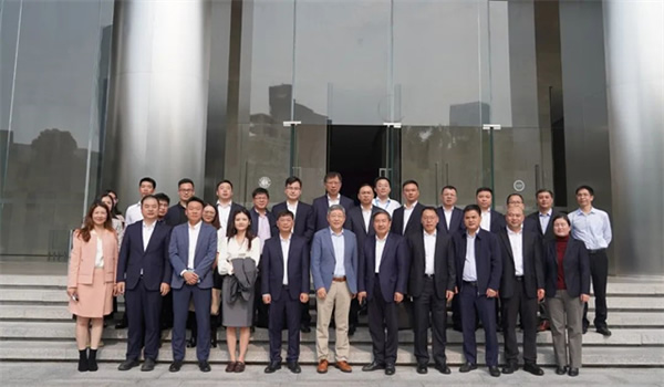 “很智能!” 中建四局黨委書記、董事長易文權(quán)一行調(diào)研達(dá)實(shí)智能 “很智能!” 中建四局黨委書記、董事長易文權(quán)一行調(diào)研達(dá)實(shí)智能