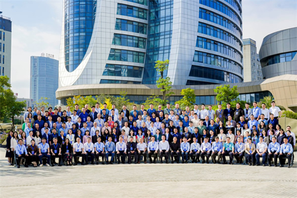 全國信息技術和AI應用行業(yè)產教融合共同體成立大會暨數(shù)字賦能產業(yè)發(fā)展論壇在福州舉行 全國信息技術和AI應用行業(yè)產教融合共同體成立大會暨數(shù)字賦能產業(yè)發(fā)展論壇在福州舉行