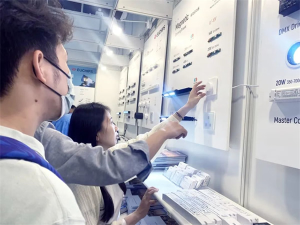 展會回顧 | 歐切斯驚艷亮相香港國際秋季燈飾展,引領智能調光新潮流 展會回顧 | 歐切斯驚艷亮相香港國際秋季燈飾展,引領智能調光新潮流