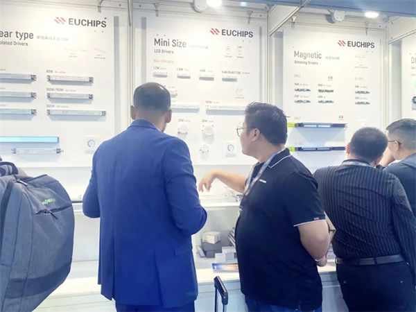 展會回顧 | 歐切斯驚艷亮相香港國際秋季燈飾展,引領智能調光新潮流 展會回顧 | 歐切斯驚艷亮相香港國際秋季燈飾展,引領智能調光新潮流