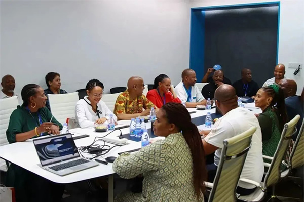 南非總統府代表團走訪萬佳安,探索“一帶一路”科技創新合作新機遇 南非總統府代表團走訪萬佳安,探索“一帶一路”科技創新合作新機遇