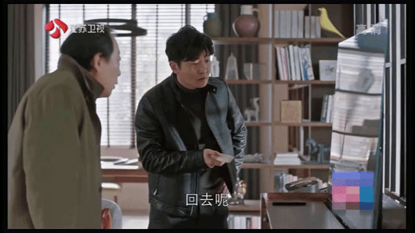 蘇大強玩上了癮 聊聊明玉家的升降電視 蘇大強玩上了癮 聊聊明玉家的升降電視