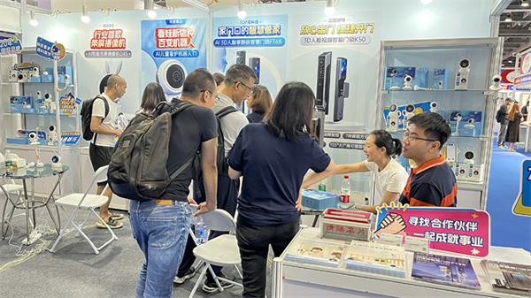 萬佳安小值首秀驚爆第七屆私域團(tuán)長(zhǎng)大會(huì)，與TOP團(tuán)長(zhǎng)一同搶占市場(chǎng)新增量