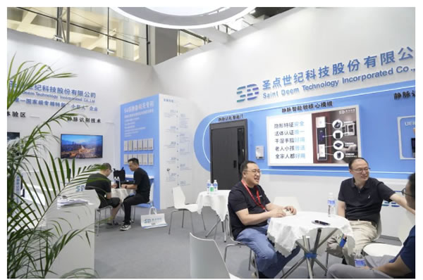 云鹿與圣點科技深度合作,聯(lián)合在中國建博會與世界人工智能大會展出! 云鹿與圣點科技深度合作,聯(lián)合在中國建博會與世界人工智能大會展出!