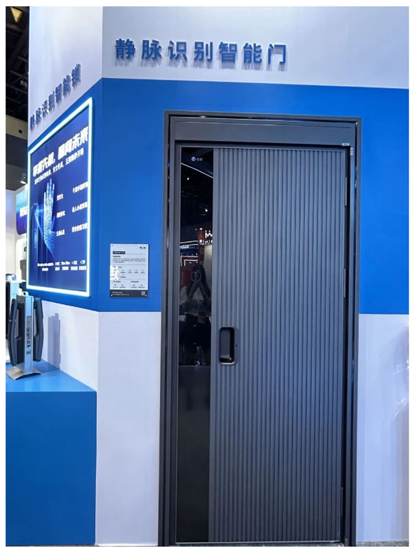 云鹿與圣點科技深度合作,聯(lián)合在中國建博會與世界人工智能大會展出! 云鹿與圣點科技深度合作,聯(lián)合在中國建博會與世界人工智能大會展出!