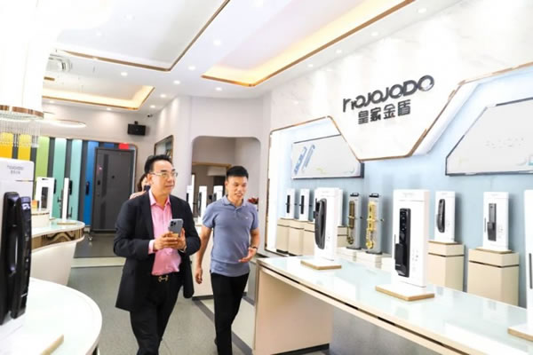 粵港澳大灣區企業家總商會蒞臨皇家金盾智能鎖參觀_7