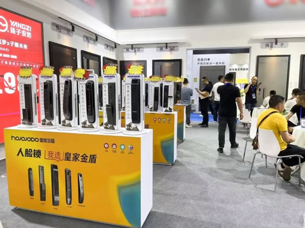 成都建博會開幕第一天，皇家金盾智能鎖成為人氣王_1