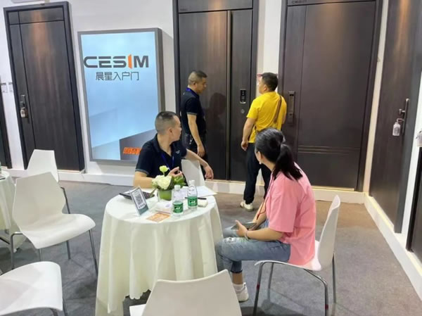 成都建博會開幕第一天，皇家金盾智能鎖成為人氣王_11