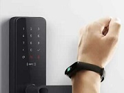 忘記帶鑰匙、指紋識(shí)別不清楚,老年人該如何選擇智能鎖好?